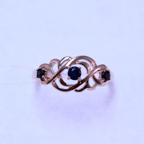 Кольцо из красного золота с сапфирами